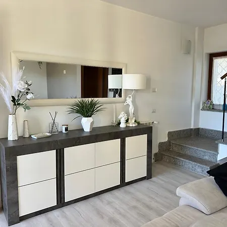 Seaside Haven - Private Retreat With Garden In Vakantiehuis *