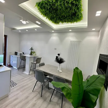 Vakantiehuis Seaside Haven - Private Retreat With Garden In Anzio