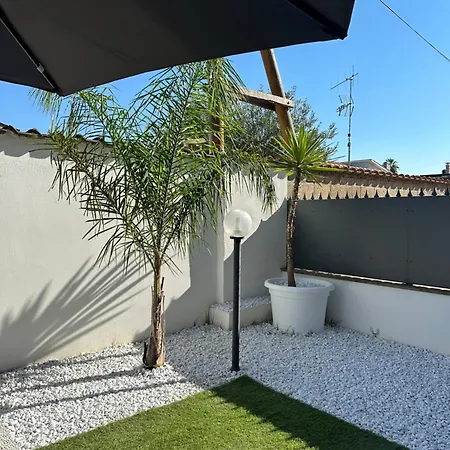 Vakantiehuis Seaside Haven - Private Retreat With Garden In Anzio