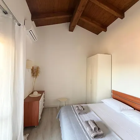 Seaside Haven - Private Retreat With Garden In Hébergement de vacances *