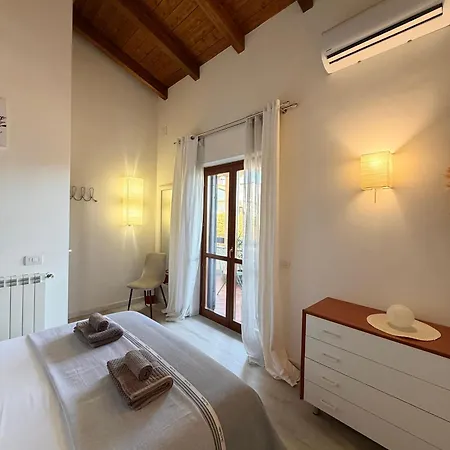 Seaside Haven - Private Retreat With Garden In Hébergement de vacances