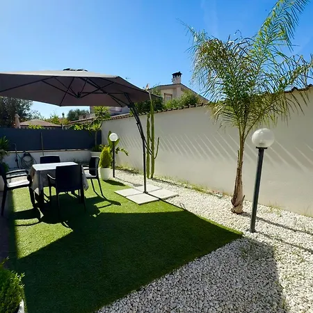 Seaside Haven - Private Retreat With Garden In *